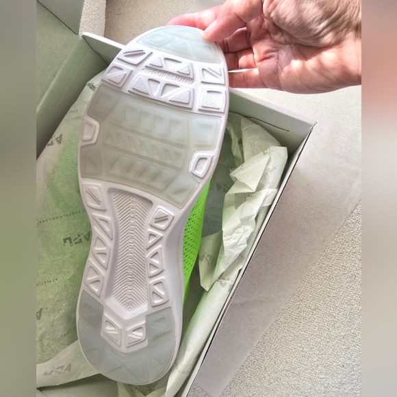 NIB! APL, Women's Techloom Tracer, Green/White/Clear, Size 8, MSRP $280 - Picture 4 of 6